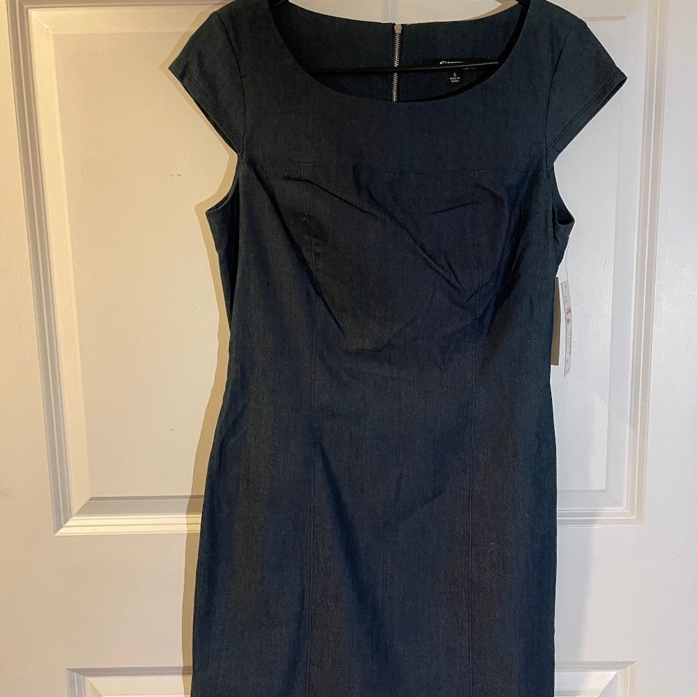 Sleeveless knee length dress